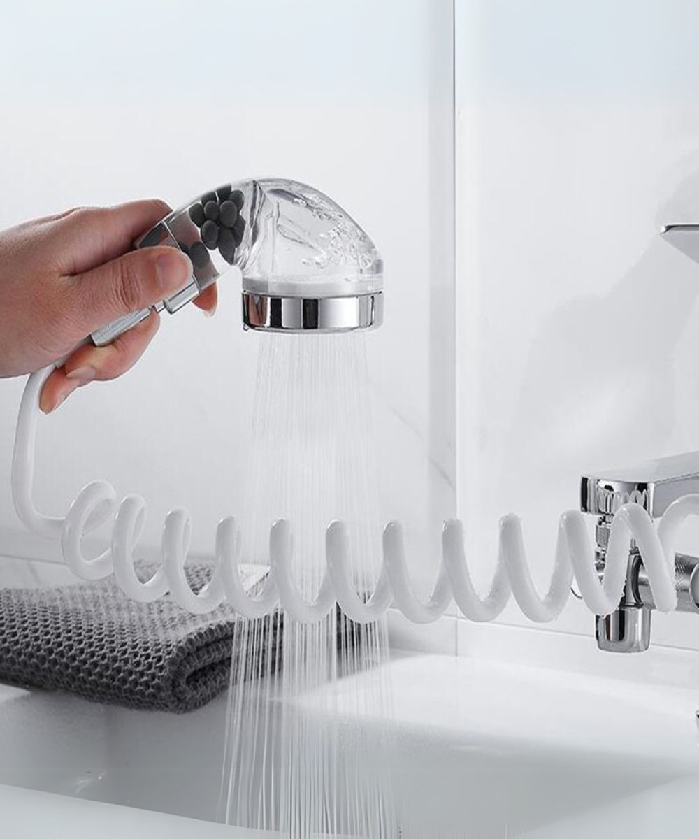 Douchette à main 2 en 1 – Double sortie d’eau + tuyau extensible / حنفية 2 في 1 مع رشاش يدوي وخرطوم قابل للتمدد – عملي وموفر للمساحة